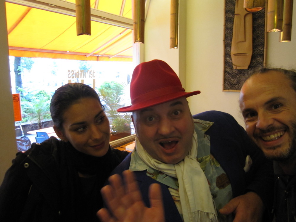 With Kavi and Gordon in Der Imbiss W
