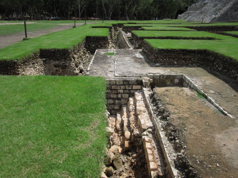 Excavations in front of El Castillo