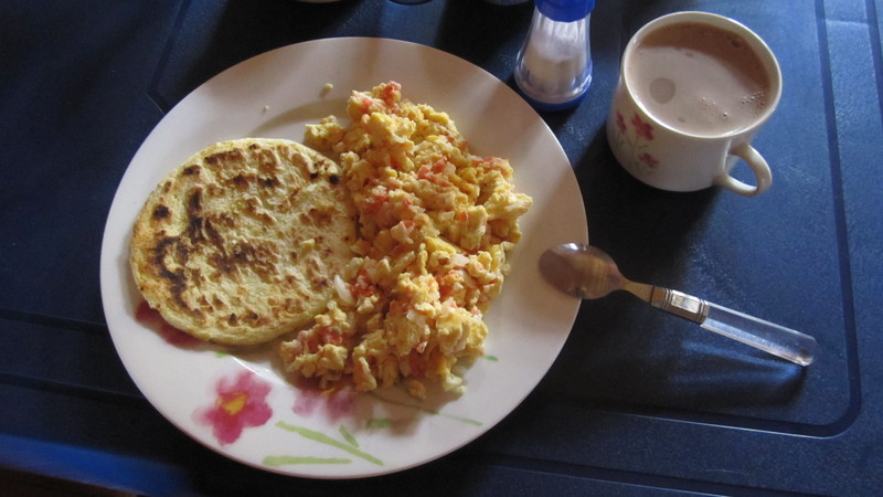 Arepa y huevos pericos: breakfast @ SofÃ­a\'s